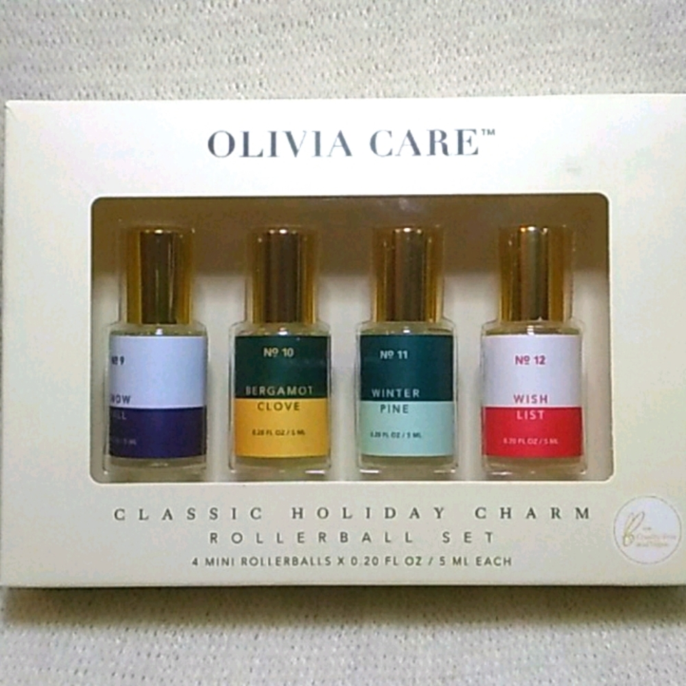 NWT OLIVIA CARE 4PC ROLLERS CLASSIC HOLIDAY CHARM